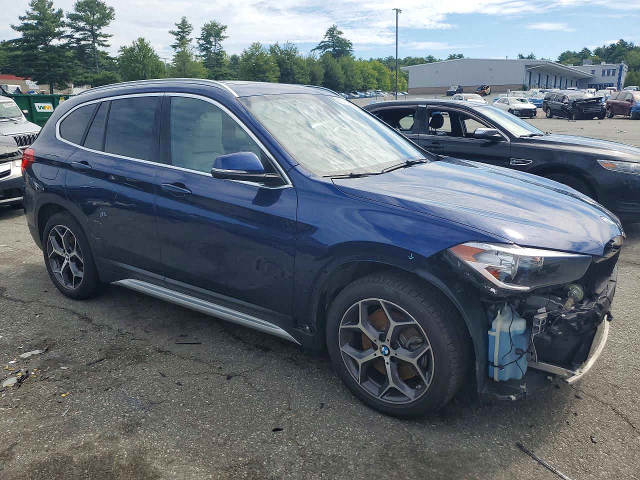 WBXHT3C59K5L37987 · 2019 BMW X1 · 4/13
