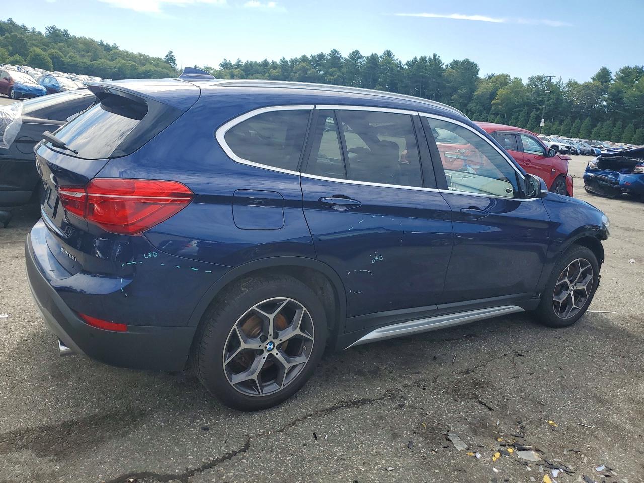 WBXHT3C59K5L37987 · 2019 BMW X1 · 3/13