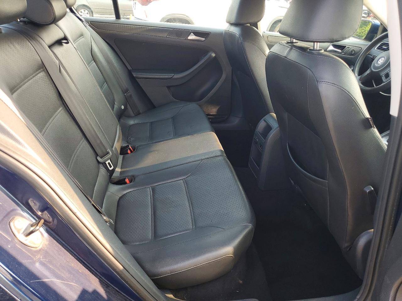 3VWD17AJ0EM418929 · 2014 VOLKSWAGEN JETTA · 10/12