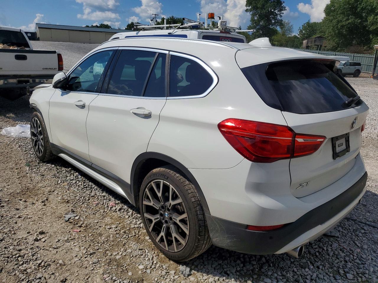 WBXJG7C00M5U25640 · 2021 BMW X1 · 2/14
