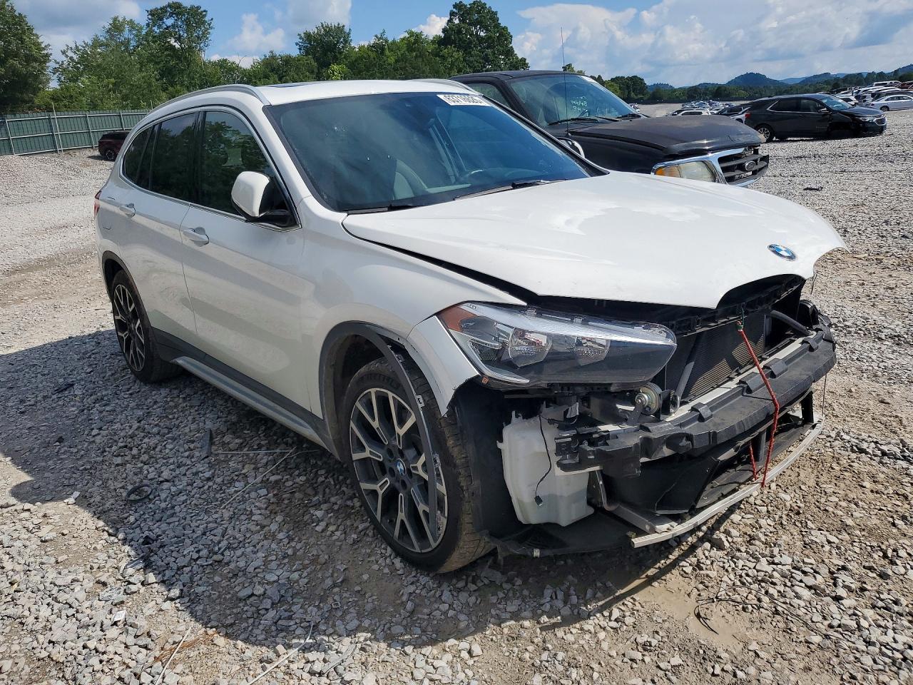 WBXJG7C00M5U25640 · 2021 BMW X1 · 4/14