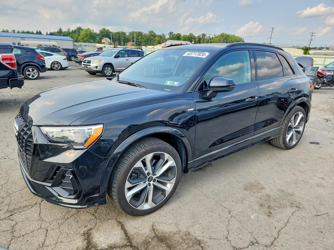 WA1DECF3XM1031739 · 2021 AUDI Q3