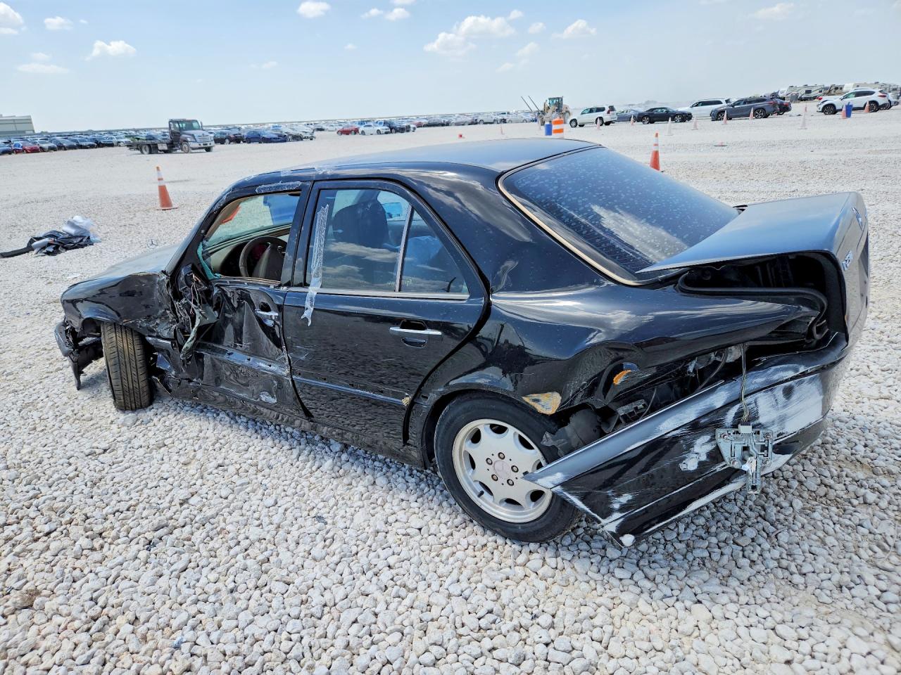WDBHA24G9XA728910 · 1999 MERCEDES-BENZ C · 2/12