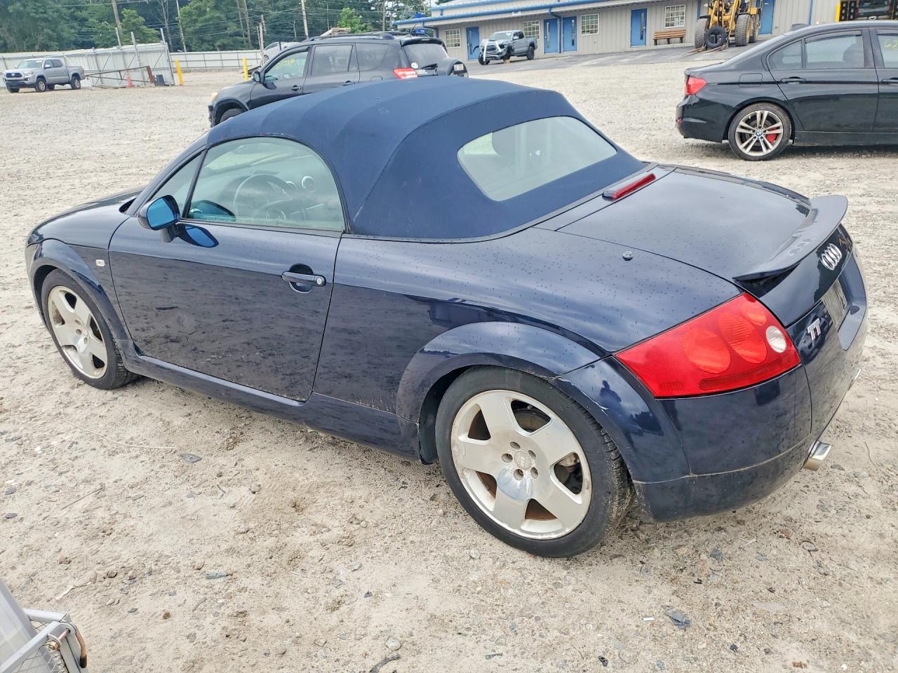 TRUUT28N821034081 · 2002 AUDI TT · 2/12