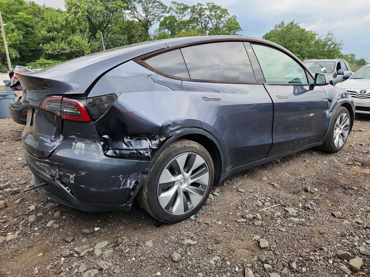 7SAYGDEE8PA036377 · 2023 TESLA MODEL Y · 3/13