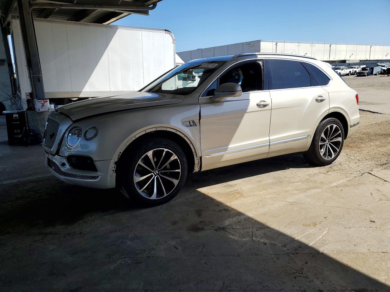 SJAAC4ZV4JC018083 · 2018 BENTLEY BENTAYGA