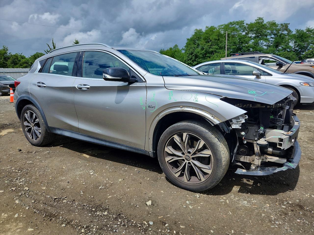 SJKCH5CR1HA033119 · 2017 INFINITI QX30 · 4/13
