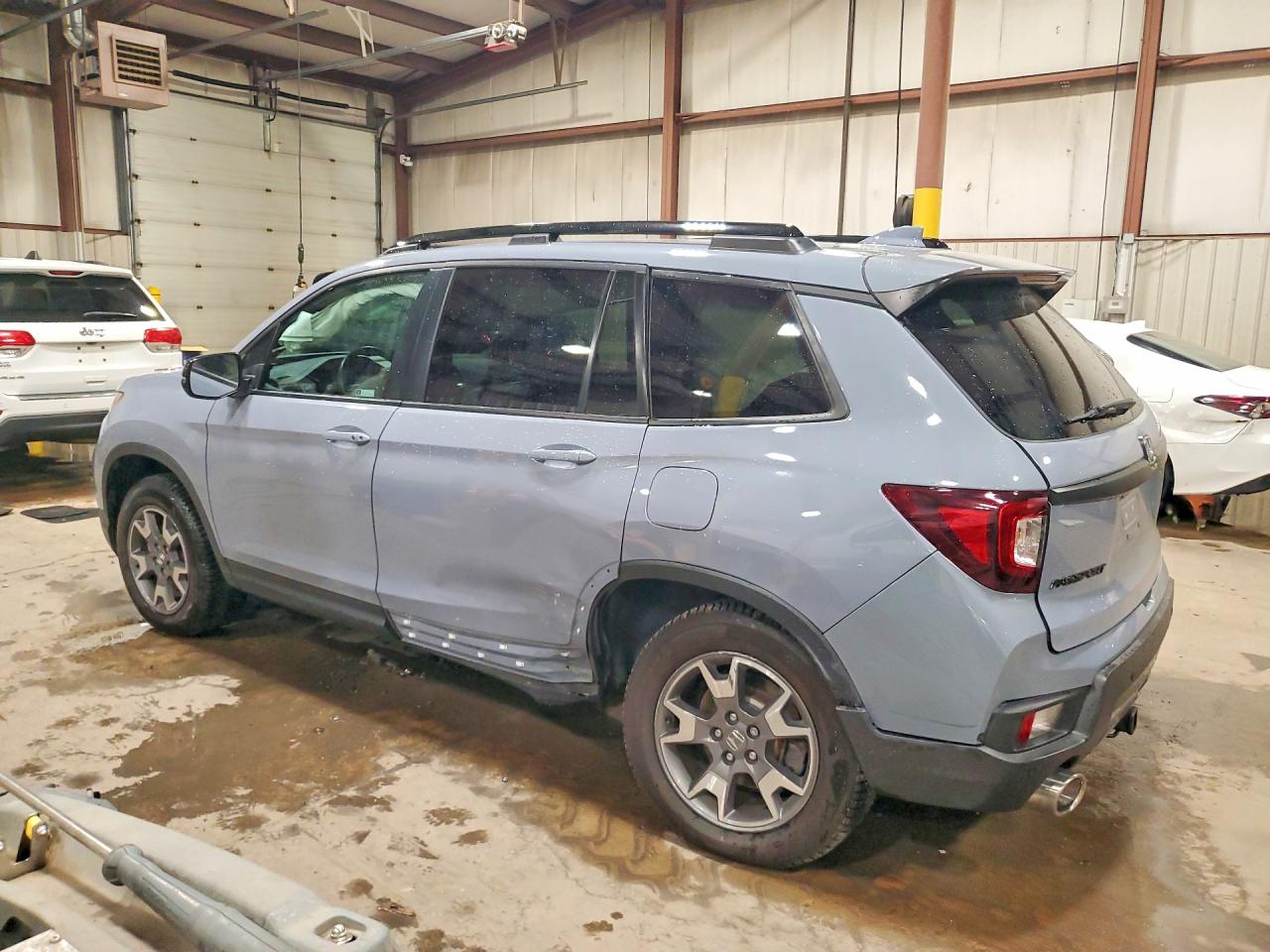 5FNYF8H68NB000555 · 2022 HONDA PASSPORT · 2/13