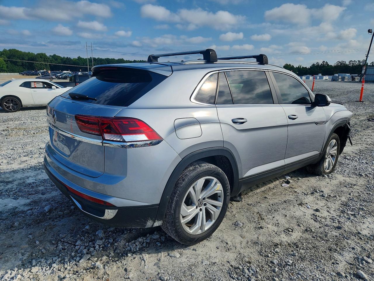 1V2EC2CA8LC200204 · 2020 VOLKSWAGEN ATLAS CROSS SPORT · 3/13