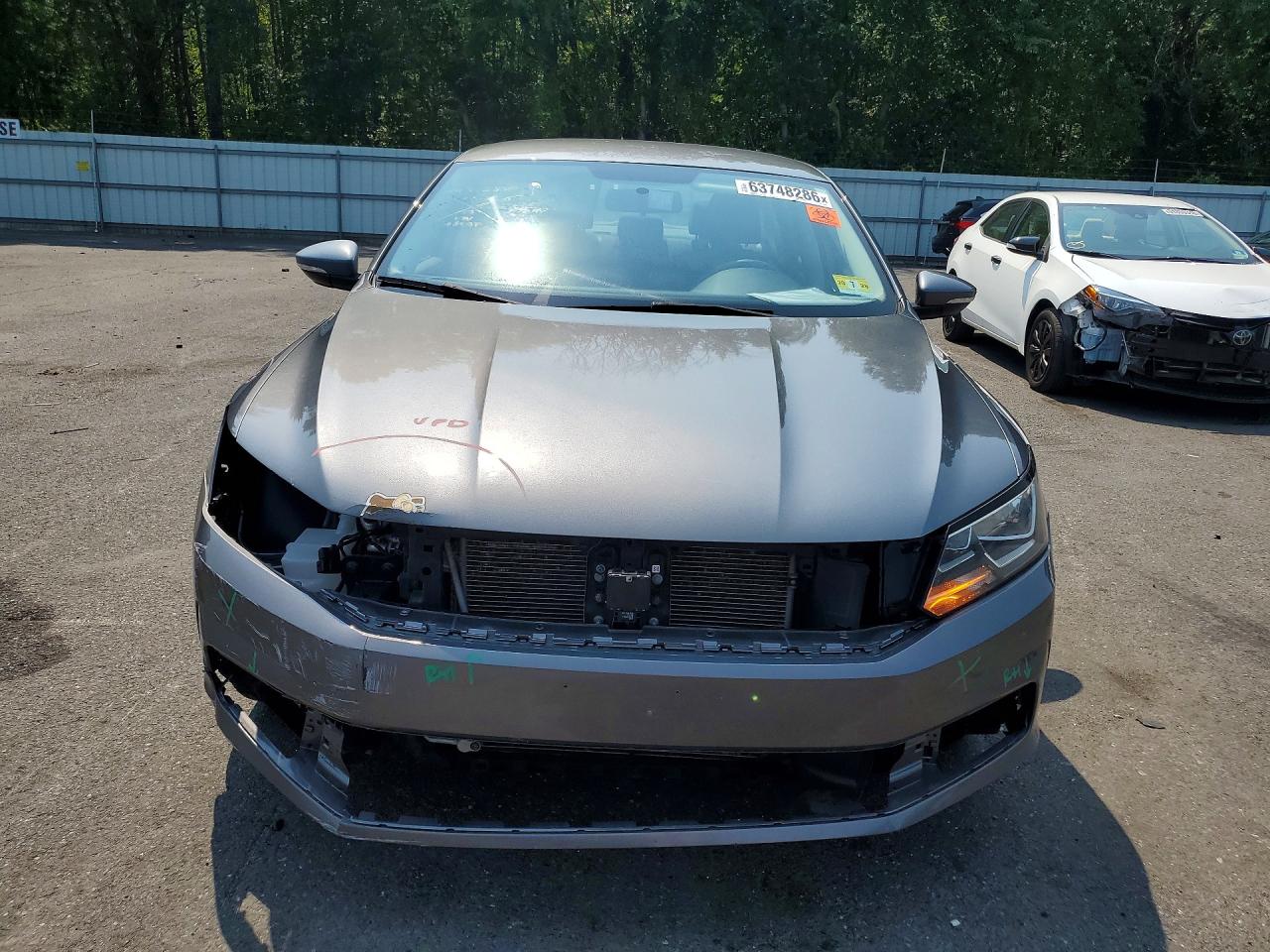 1VWAT7A38HC031839 · 2017 VOLKSWAGEN PASSAT · 5/12