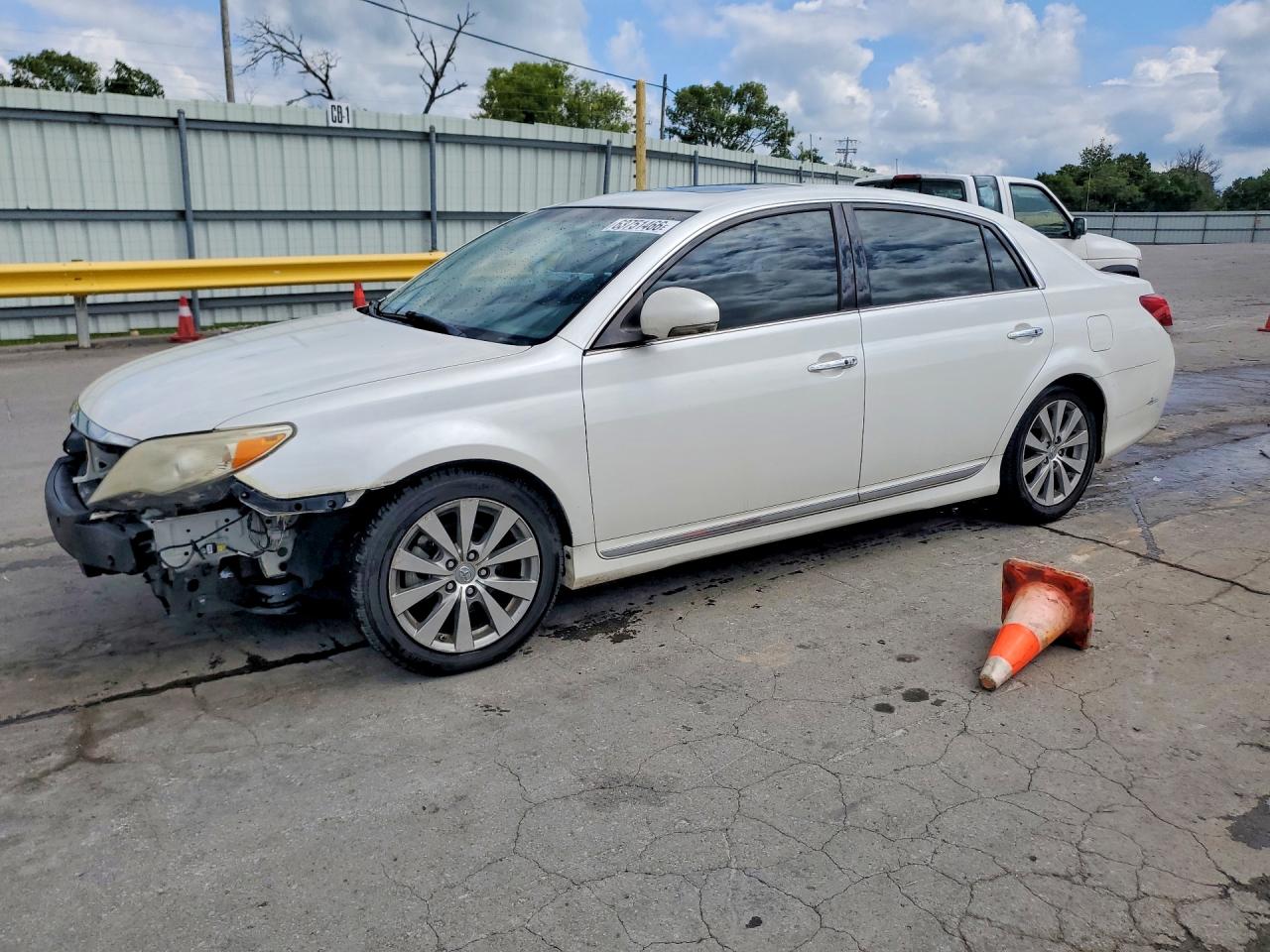 4T1BK3DB0BU393120 · 2011 TOYOTA AVALON