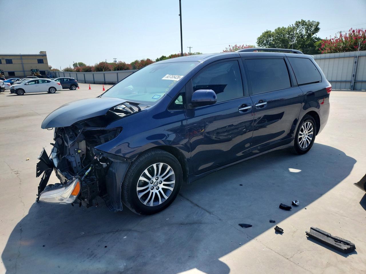 5TDYZ3DC5JS905881 · 2018 TOYOTA SIENNA