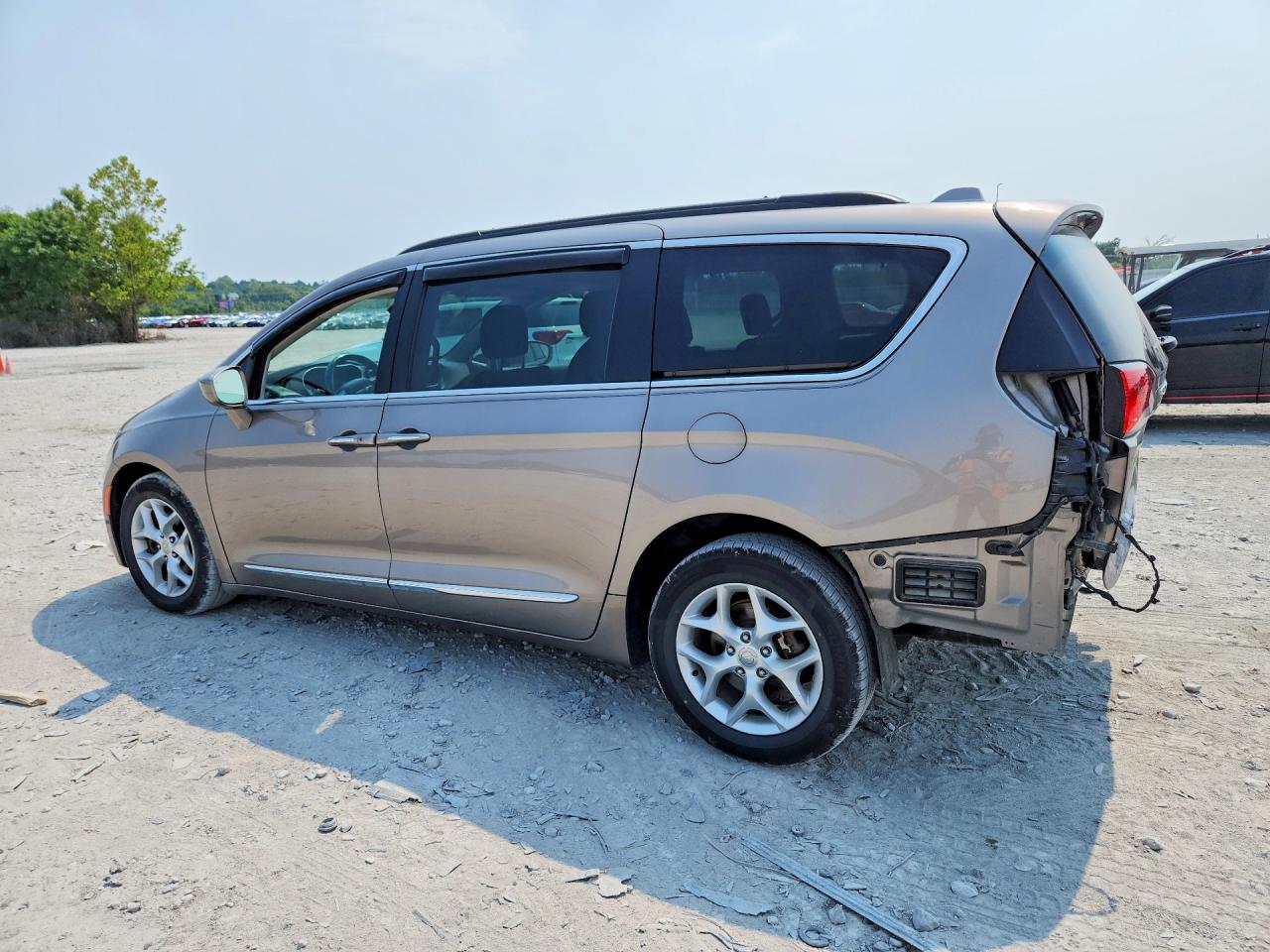 2C4RC1BG8HR608106 · 2017 CHRYSLER PACIFICA · 2/14