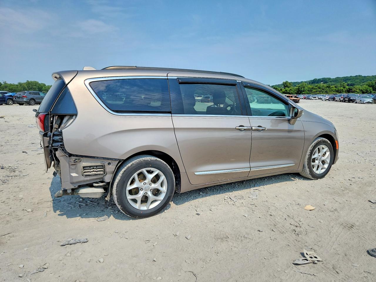 2C4RC1BG8HR608106 · 2017 CHRYSLER PACIFICA · 3/14