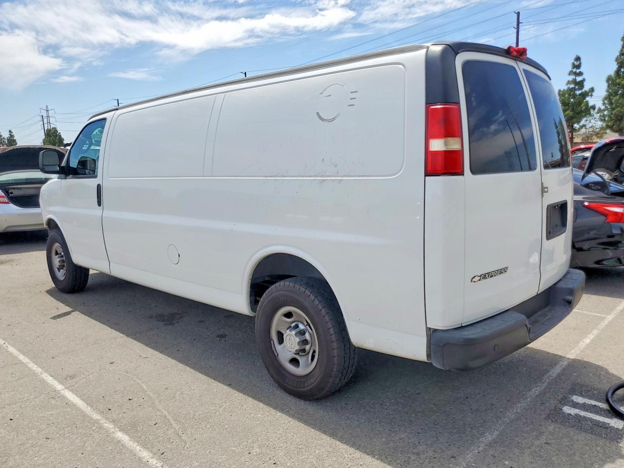 1GCWGBFFXH1101792 · 2017 CHEVROLET EXPRESS G2500 · 2/13