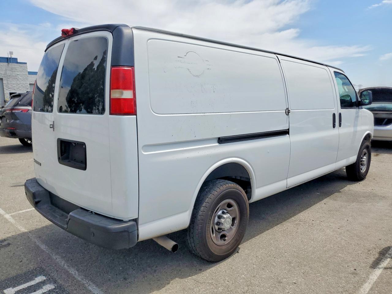1GCWGBFFXH1101792 · 2017 CHEVROLET EXPRESS G2500 · 3/13