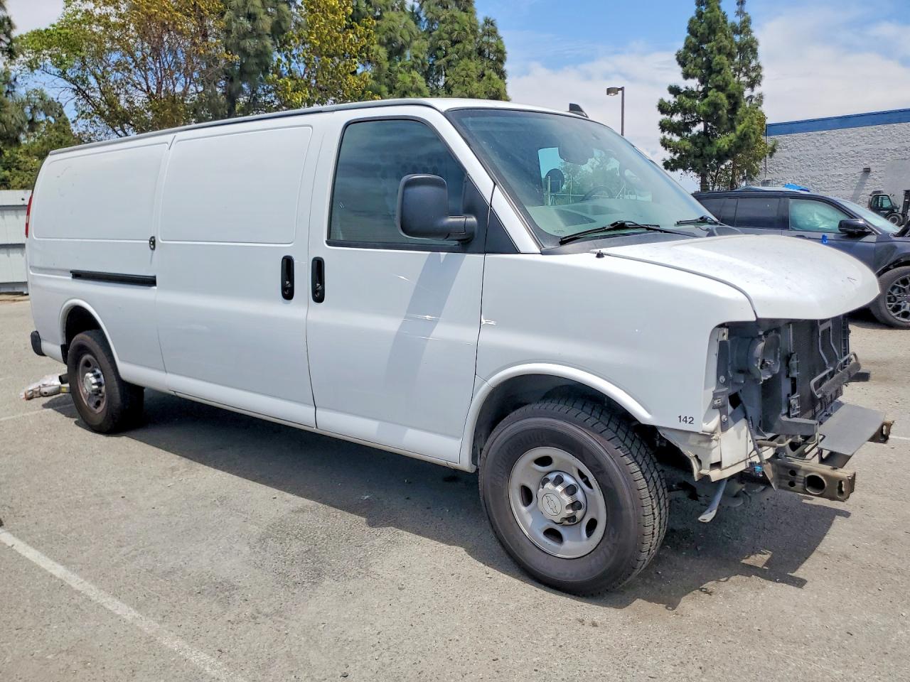 1GCWGBFFXH1101792 · 2017 CHEVROLET EXPRESS G2500 · 4/13