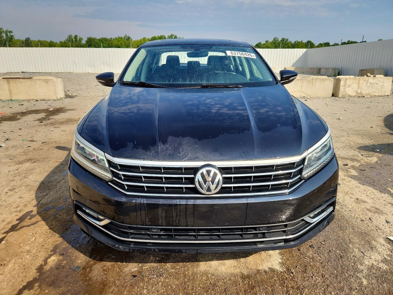 1VWBA7A37JC015907 · 2018 VOLKSWAGEN PASSAT · 5/12