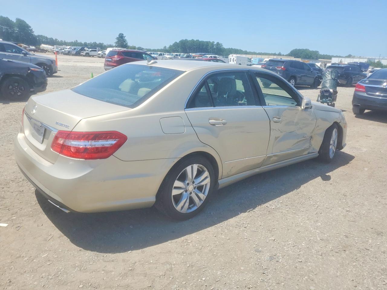 WDDHF2EB0BA509760 · 2011 MERCEDES-BENZ E · 3/12