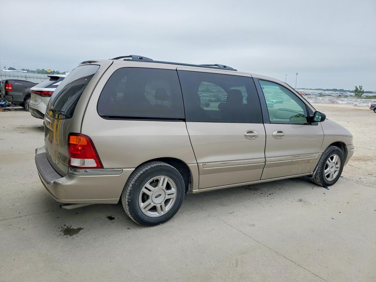 2FMZA524X2BB34318 · 2002 FORD WINDSTAR · 3/13