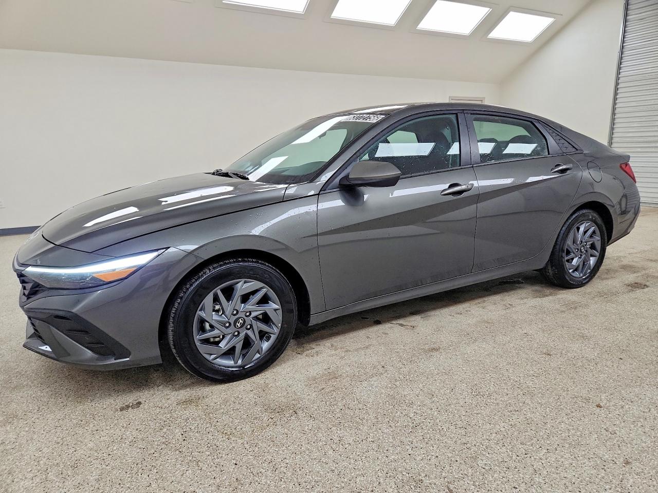 KMHLM4DJ0TU196879 · 2026 HYUNDAI ELANTRA HYBRID