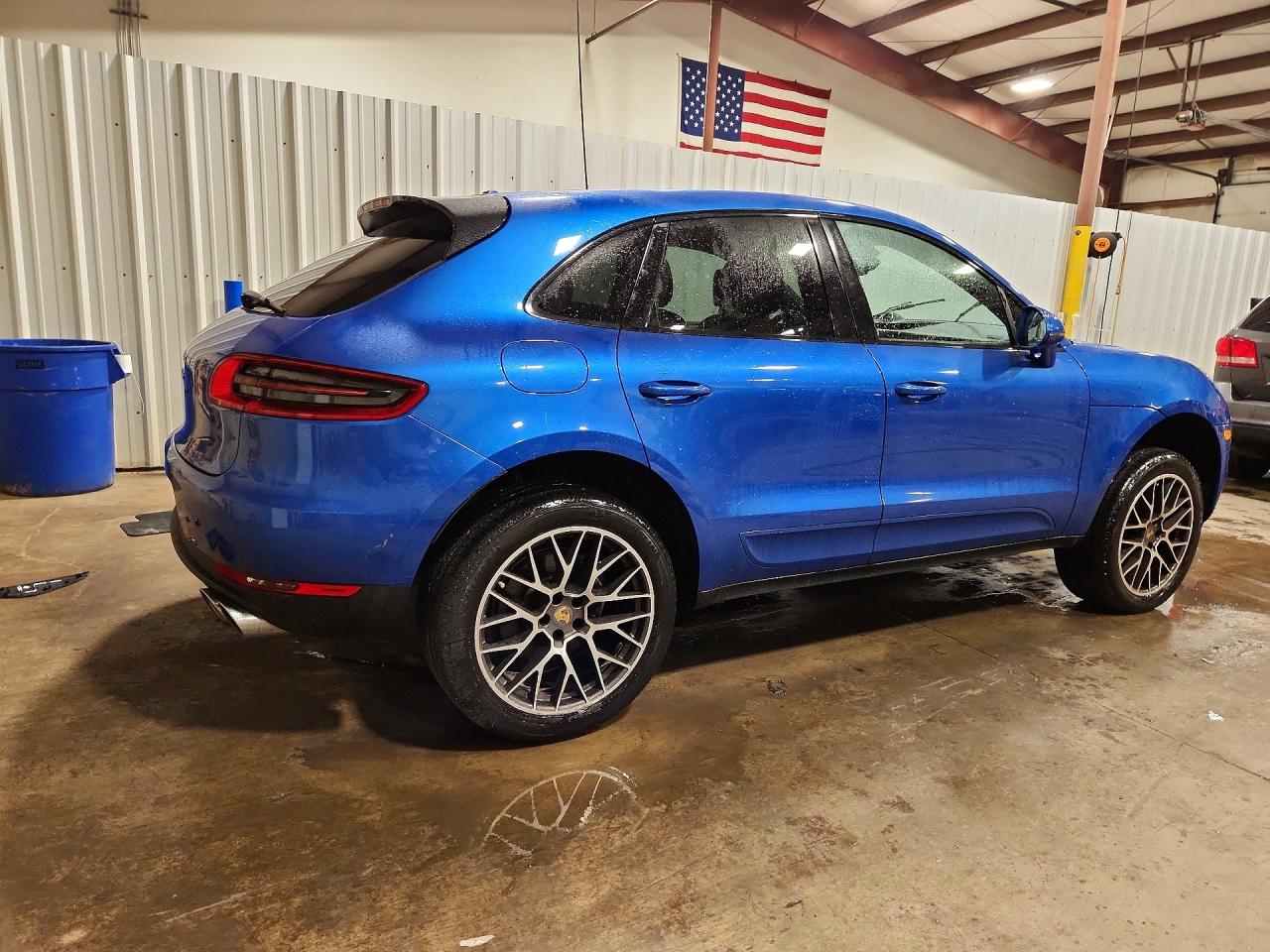 WP1AA2A52JLB17472 · 2018 PORSCHE MACAN · 3/14