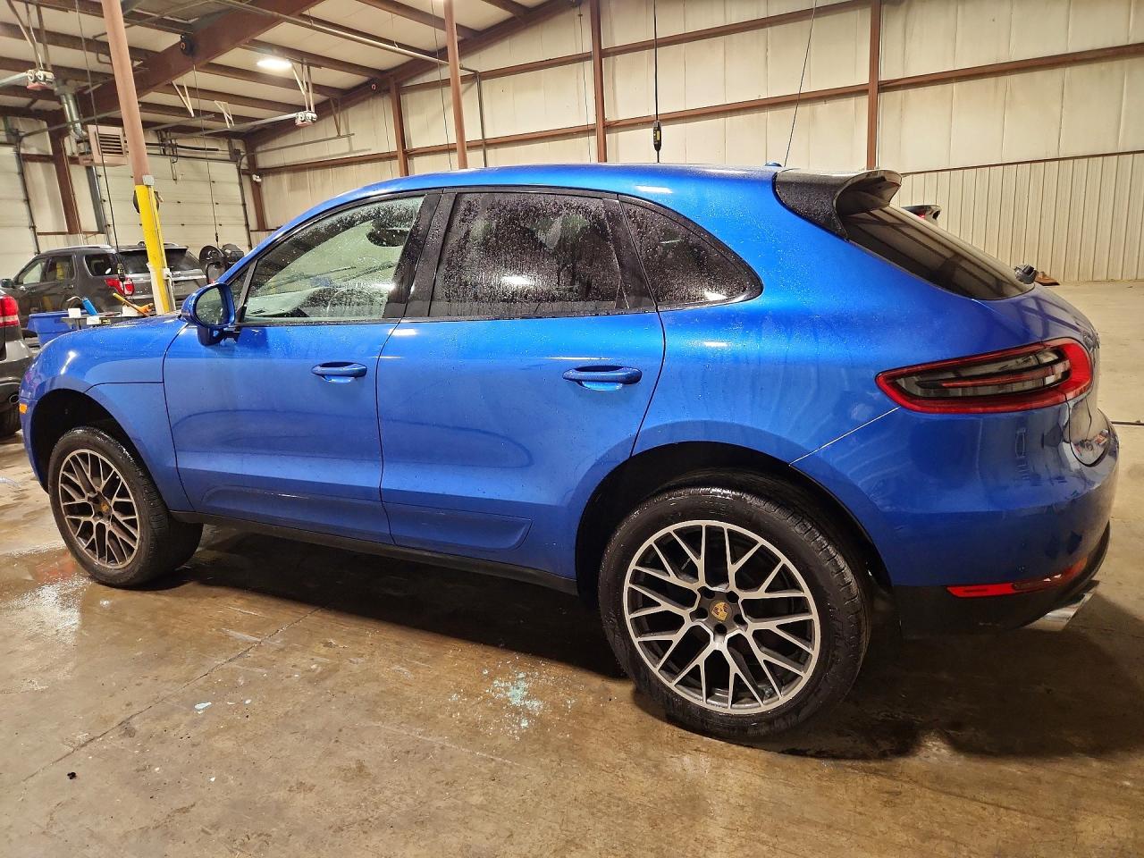 WP1AA2A52JLB17472 · 2018 PORSCHE MACAN · 2/14