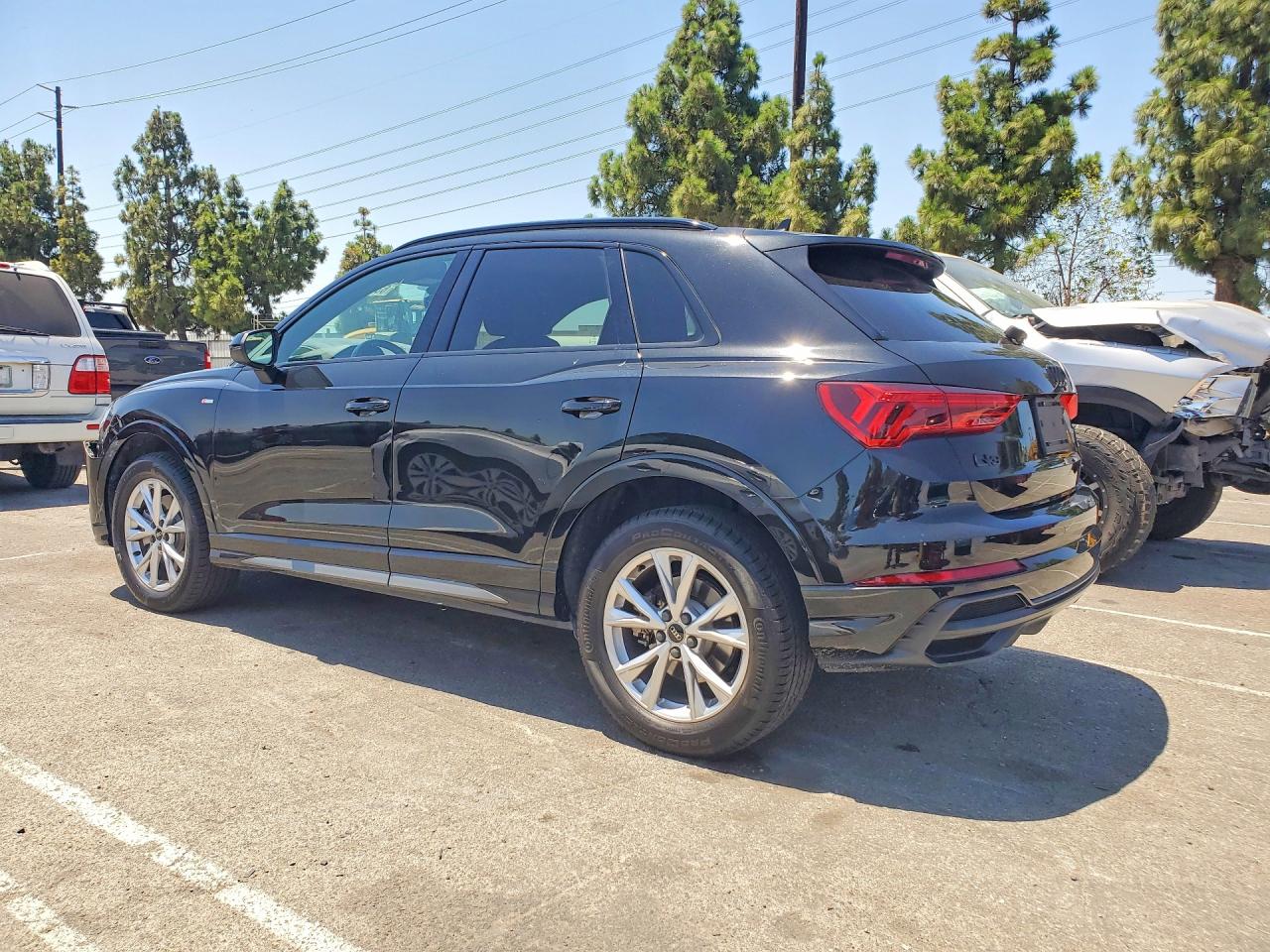 WA1EECF35N1069207 · 2022 AUDI Q3 · 2/13