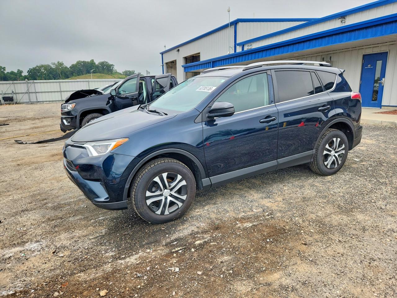 2T3BFREV0JW760782 · 2018 TOYOTA RAV4