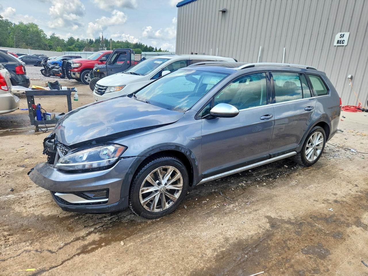3VWH17AU6JM751187 · 2018 VOLKSWAGEN GOLF ALLTRACK
