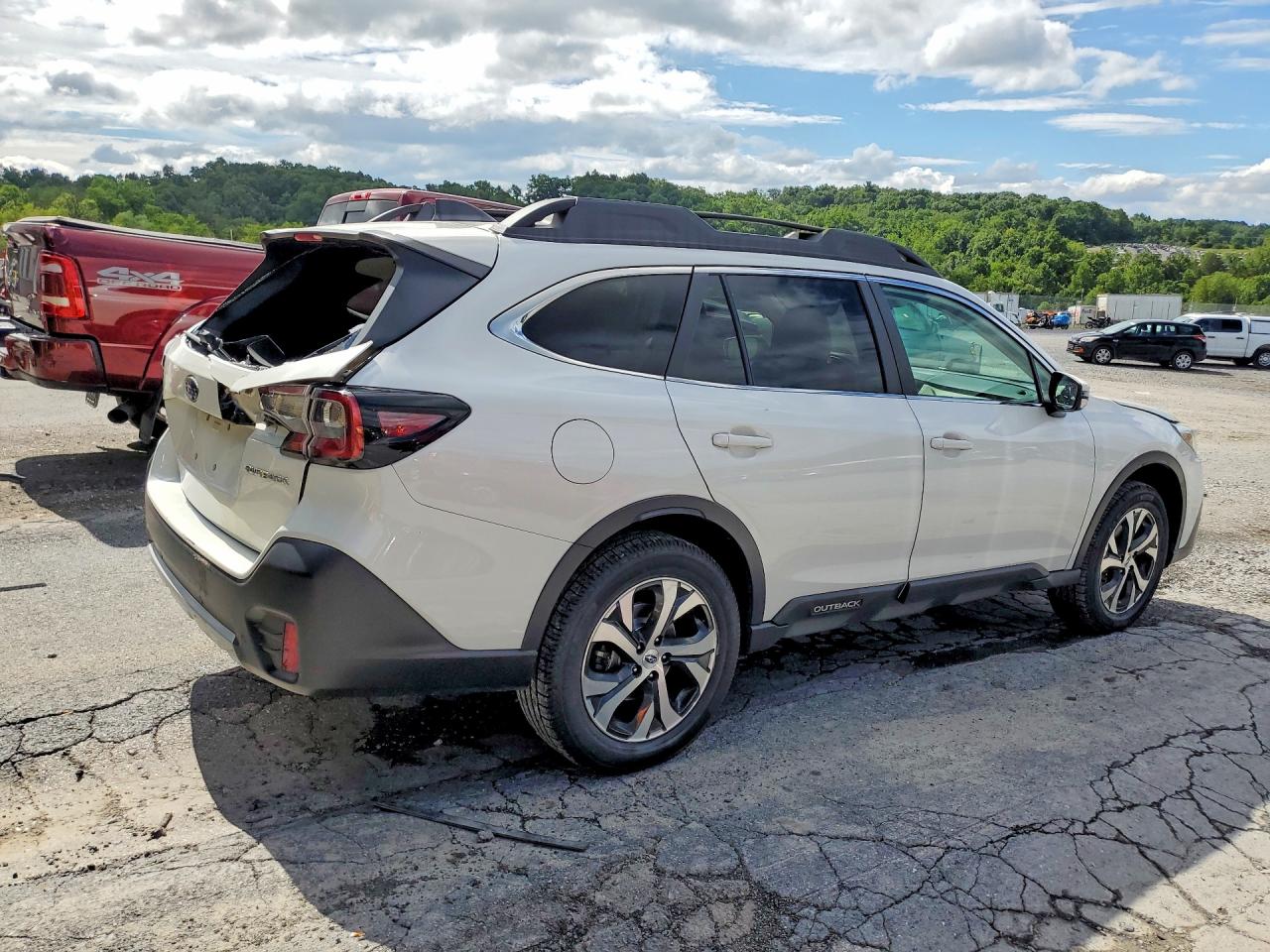 4S4BTALC1L3259042 · 2020 SUBARU OUTBACK · 3/13