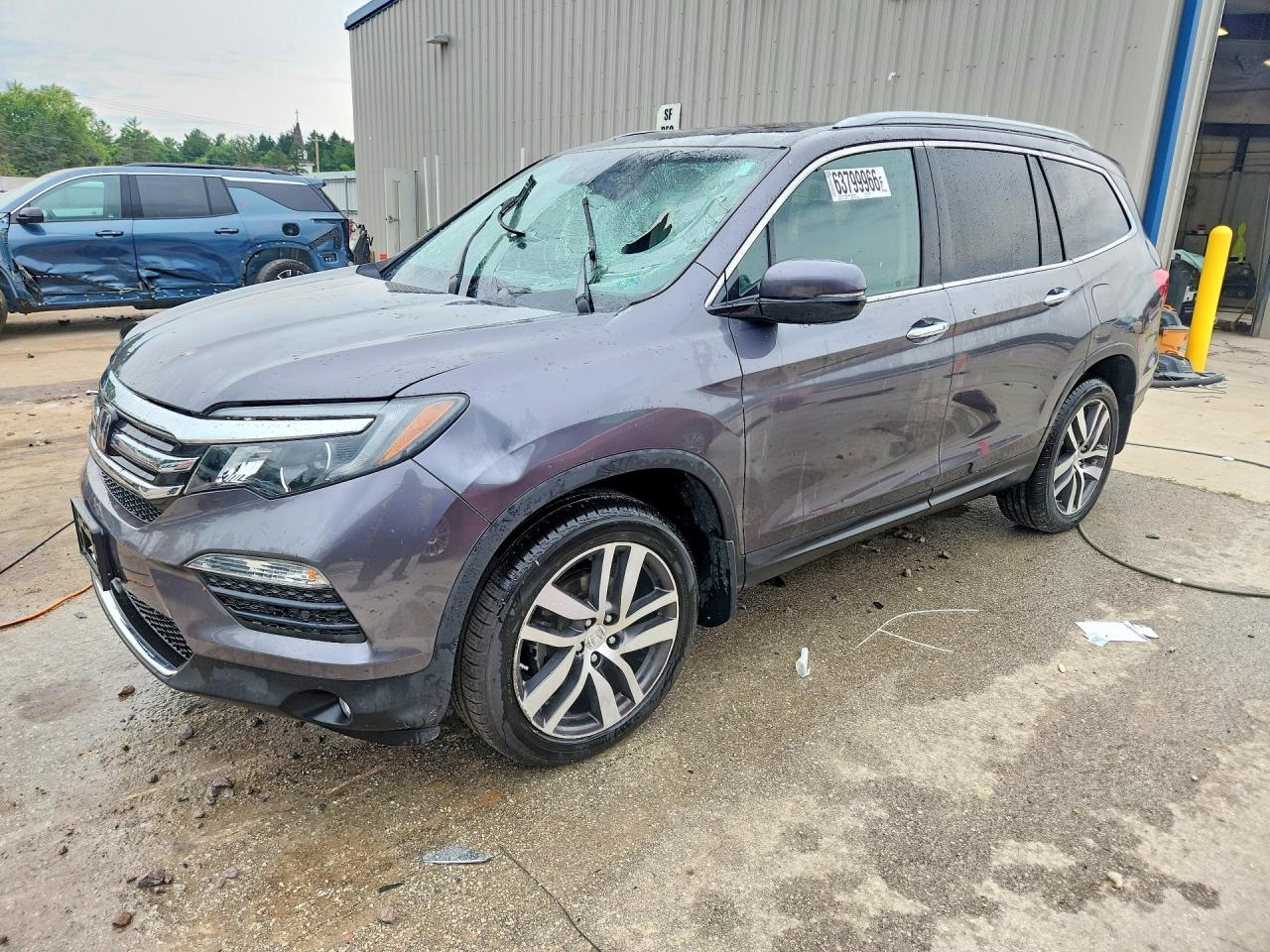 5FNYF6H02HB087275 · 2017 HONDA PILOT