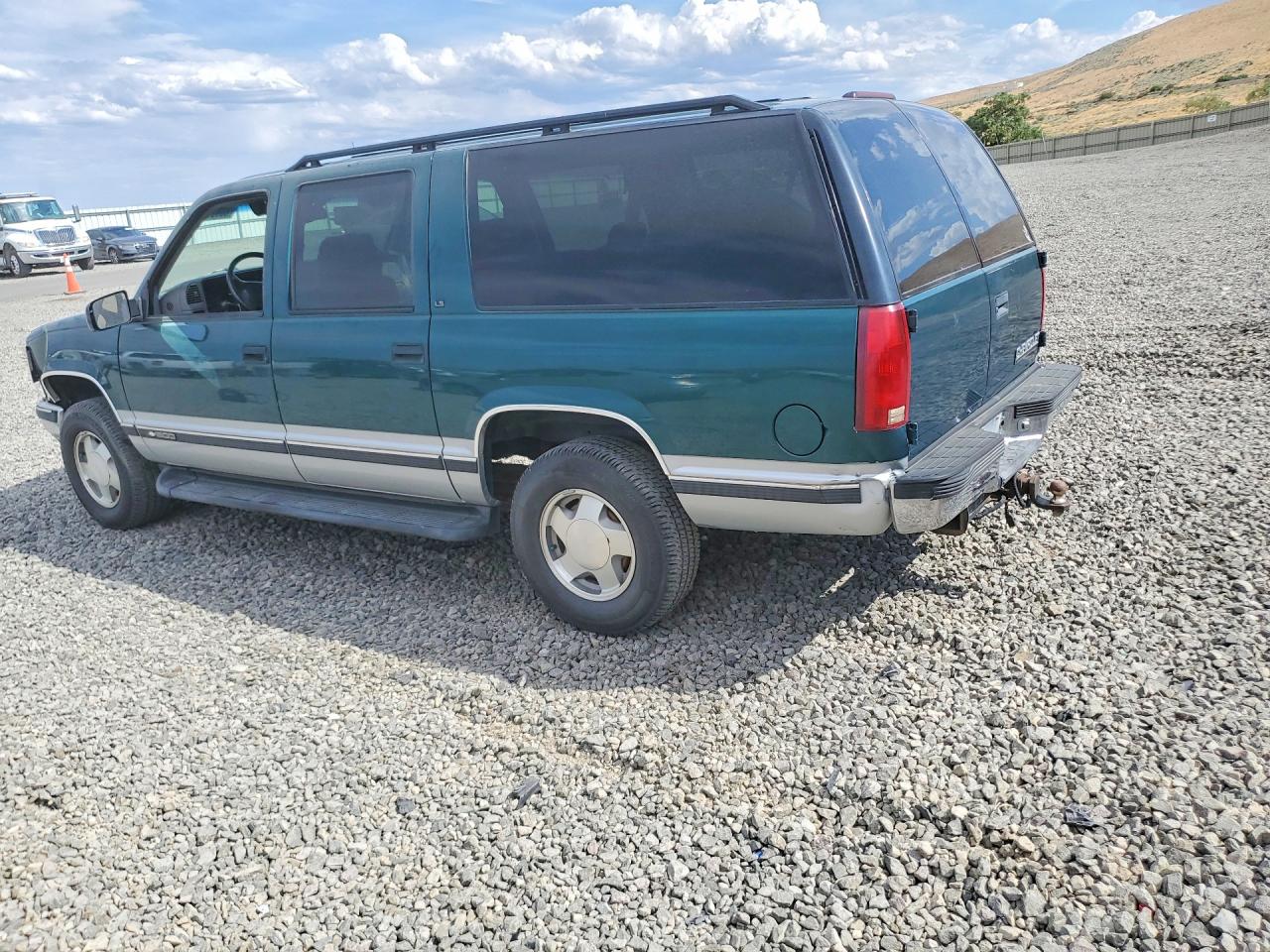 3GNFK16R8VG117402 · 1997 CHEVROLET SUBURBAN · 2/13
