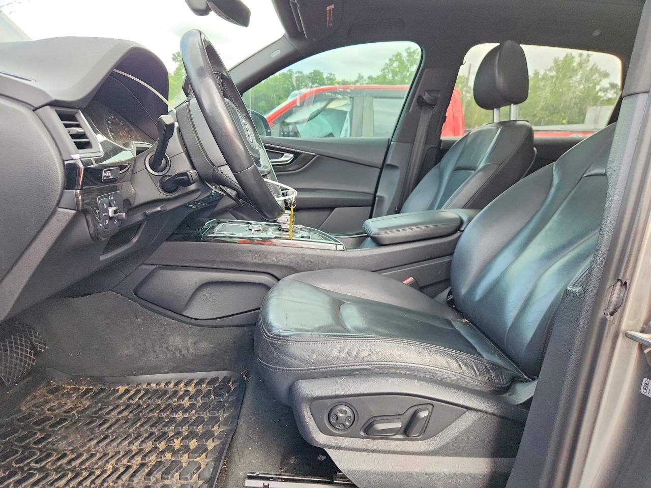 WA1AAAF76HD019727 · 2017 AUDI Q7 · 7/12