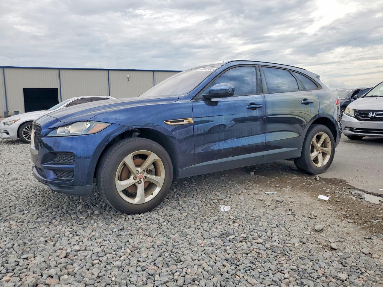 SADCJ2FN1JA263395 · 2018 JAGUAR F-PACE