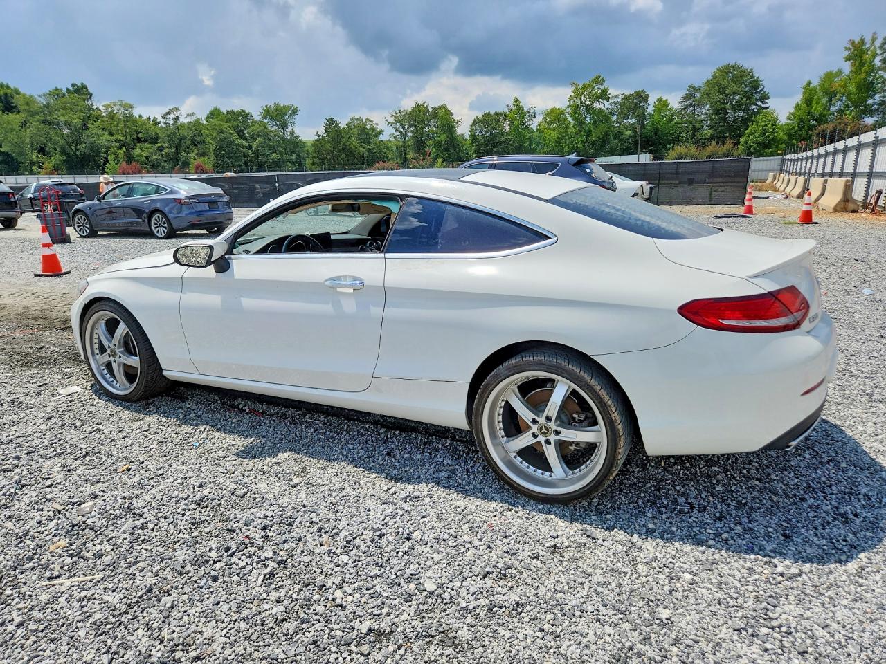 WDDWJ4JB4HF502703 · 2017 MERCEDES-BENZ C · 2/13