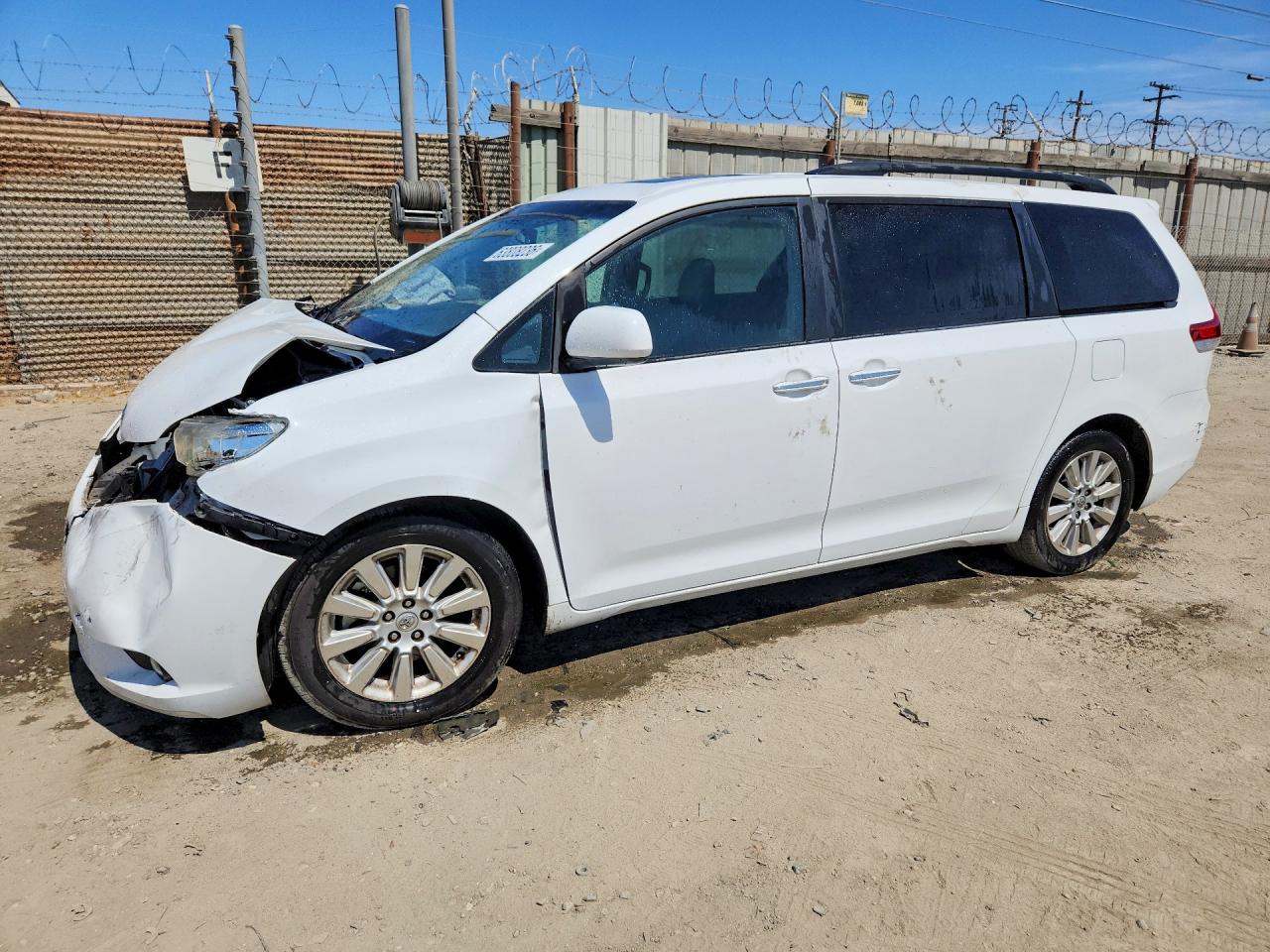 5TDDK3DC5ES079297 · 2014 TOYOTA SIENNA