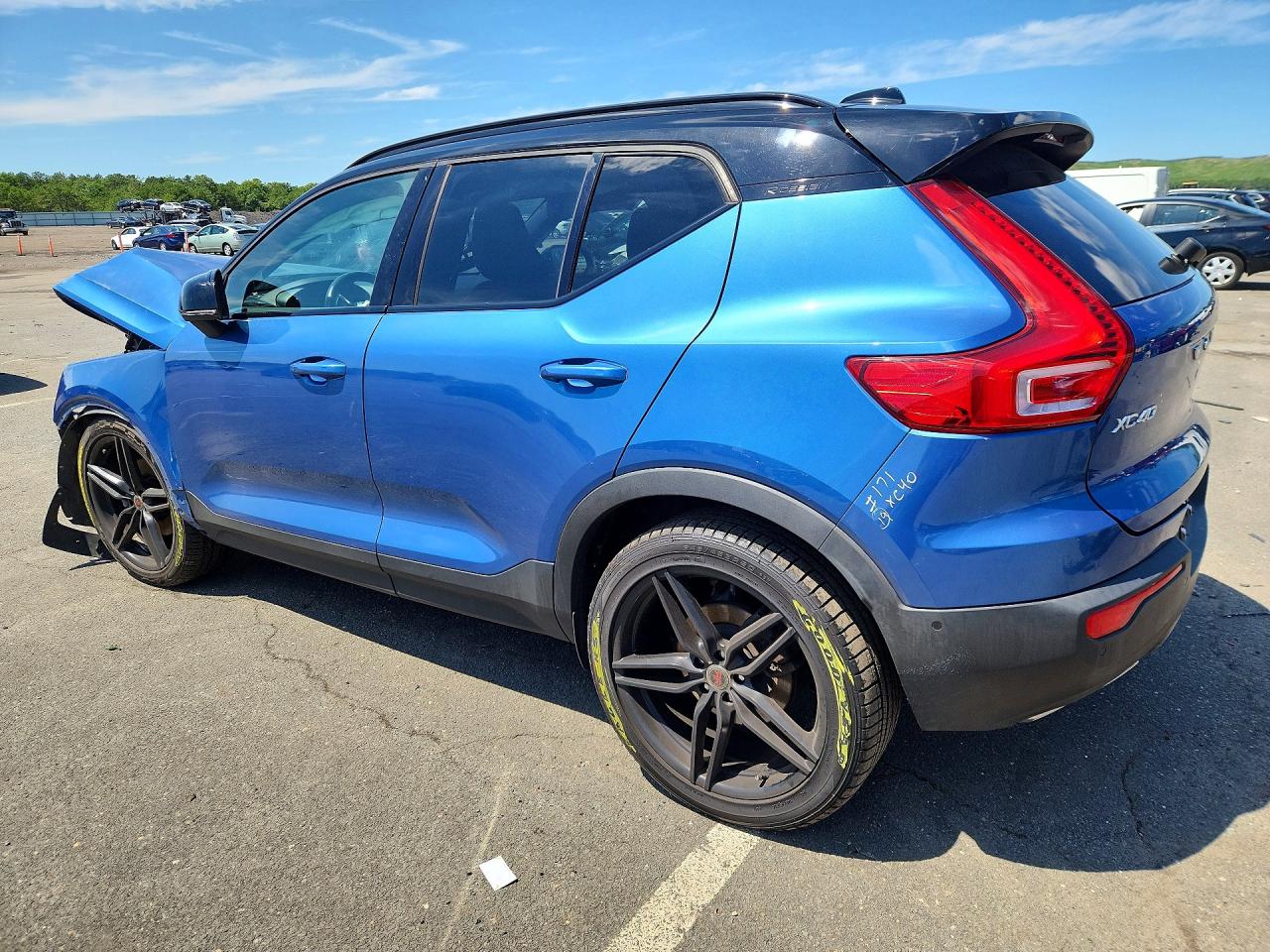 YV4162XZXK2006265 · 2019 VOLVO XC40 · 2/14