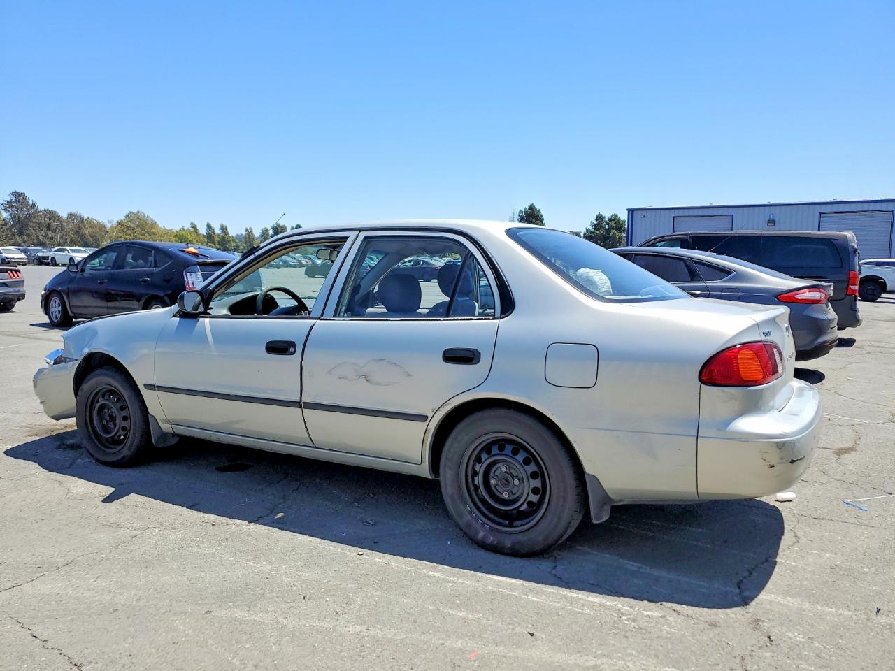 1NXBR12E9YZ330944 · 2000 TOYOTA COROLLA · 2/12