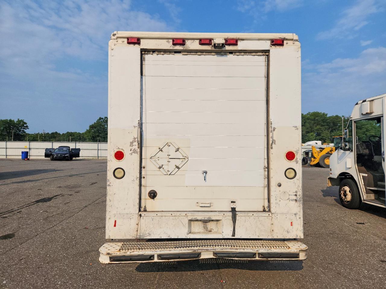 4UZAANBW46CW06548 · 2006 FREIGHTLINER MT45 · 6/12