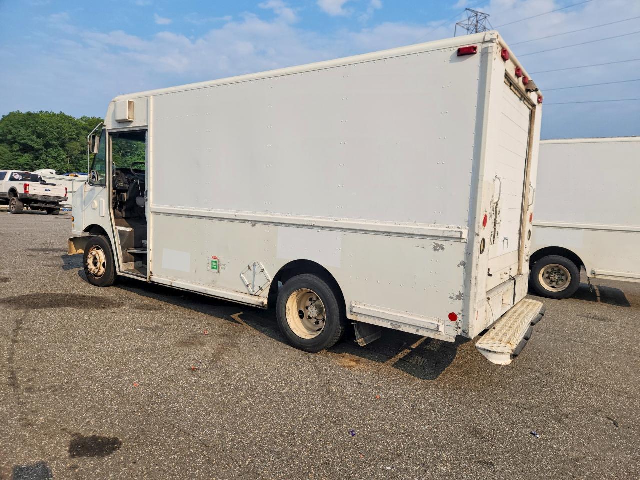 4UZAANBW46CW06548 · 2006 FREIGHTLINER MT45 · 2/12