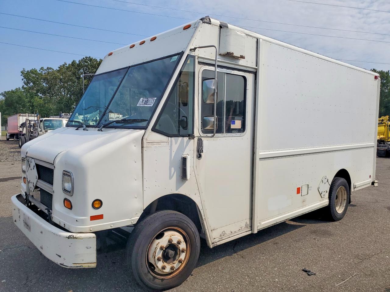 4UZA4FA41YCG64958 · 2000 FREIGHTLINER MT45 CHASSIS
