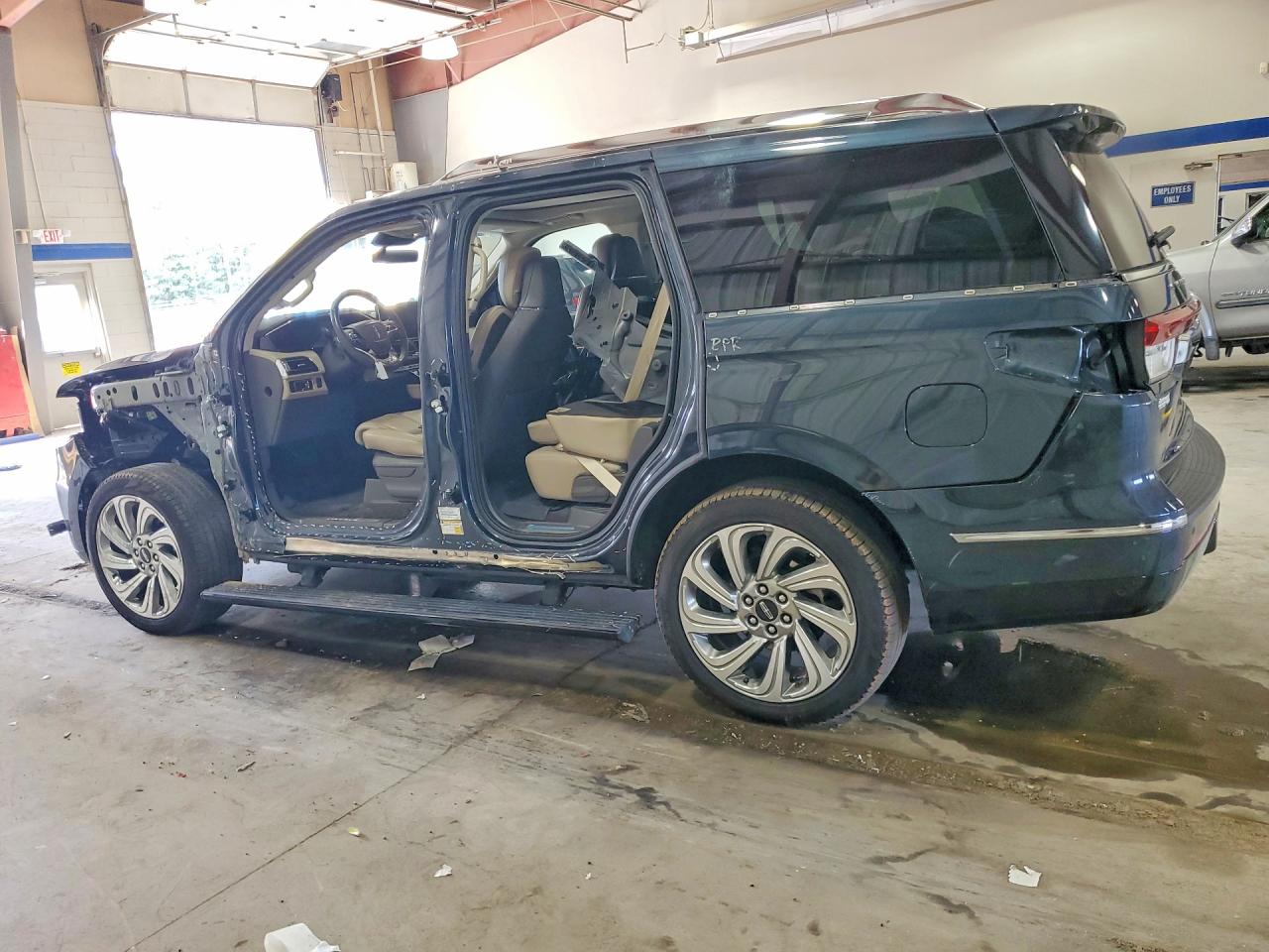 5LMJJ2LG7REL24030 · 2024 LINCOLN NAVIGATOR · 2/13
