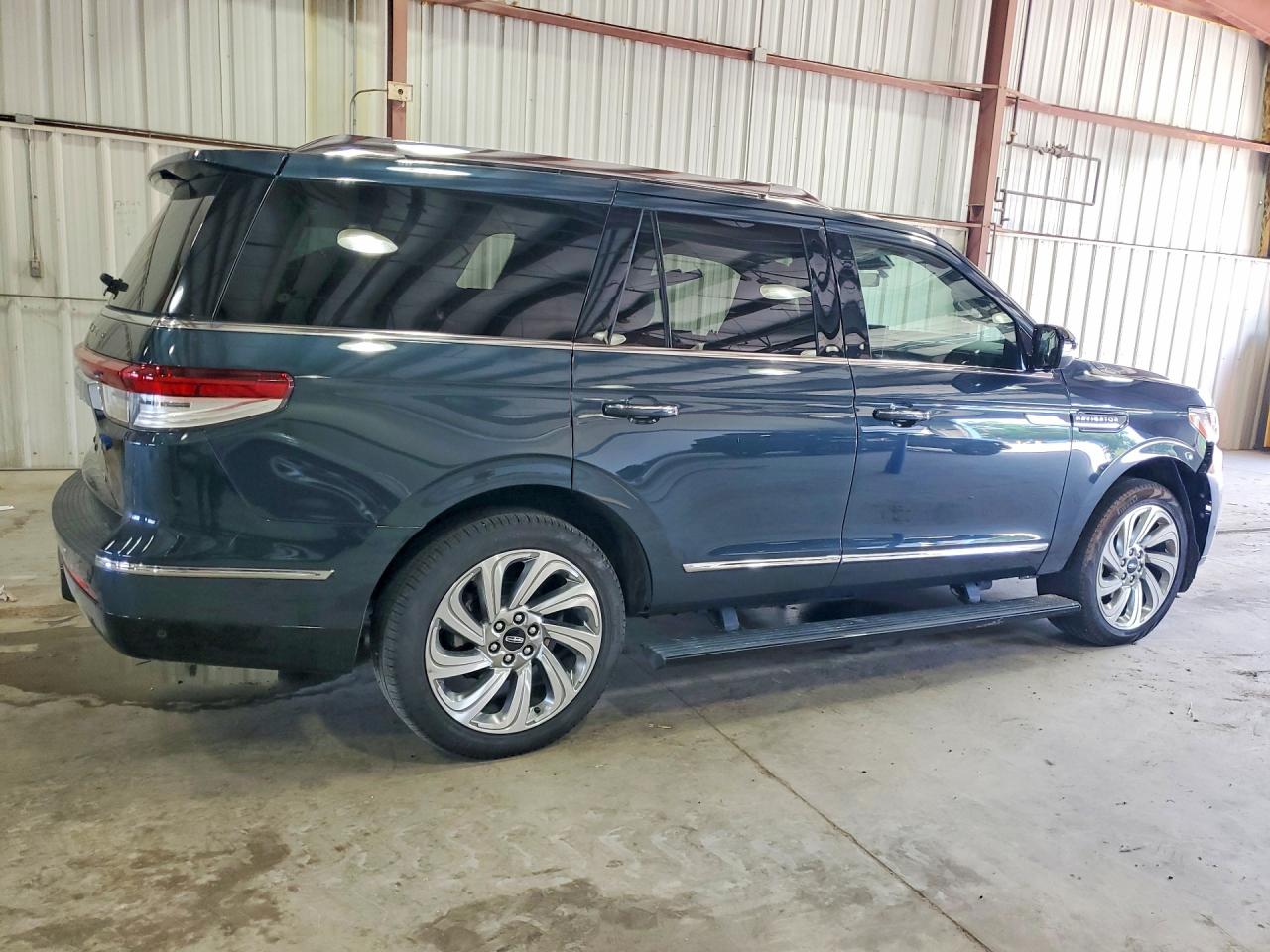 5LMJJ2LG7REL24030 · 2024 LINCOLN NAVIGATOR · 3/13