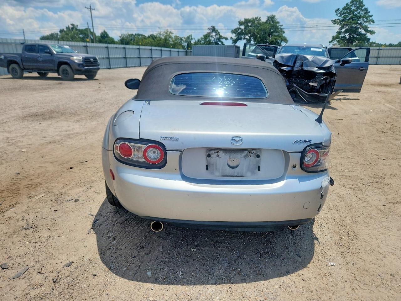 JM1NC25F160105872 · 2006 MAZDA MX-5 MIATA · 6/12