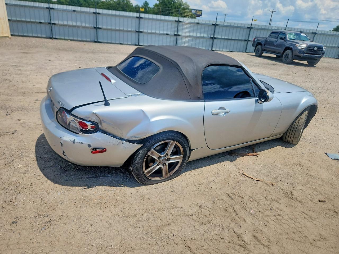 JM1NC25F160105872 · 2006 MAZDA MX-5 MIATA · 3/12