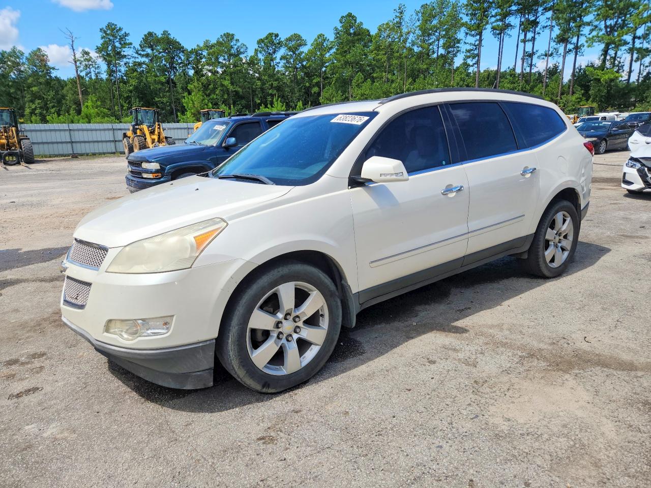 1GNKRLED3BJ141161 · 2011 CHEVROLET TRAVERSE
