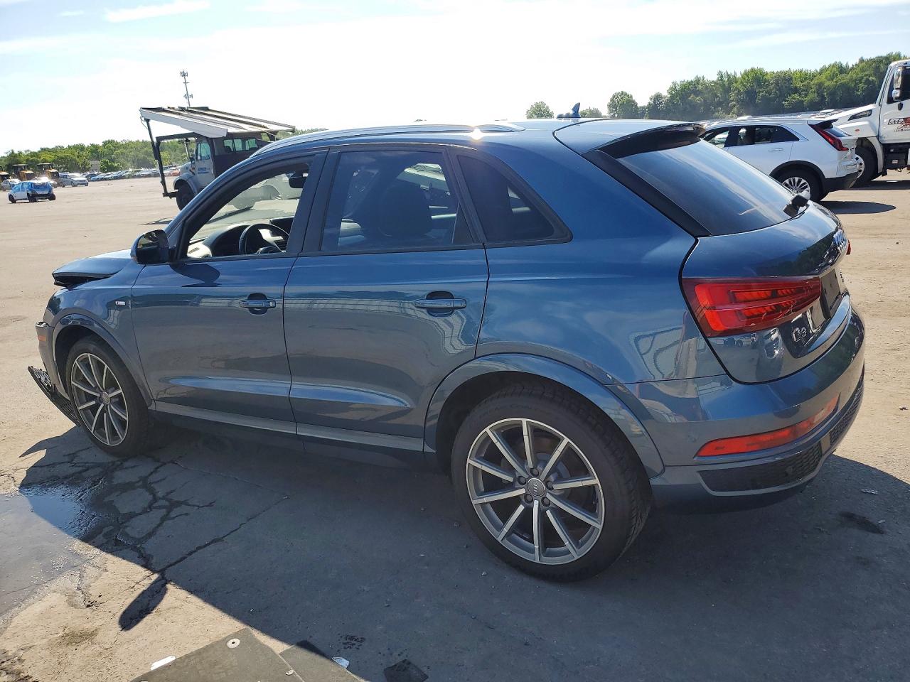 WA1ECCFS1JR025374 · 2018 AUDI Q3 · 2/13