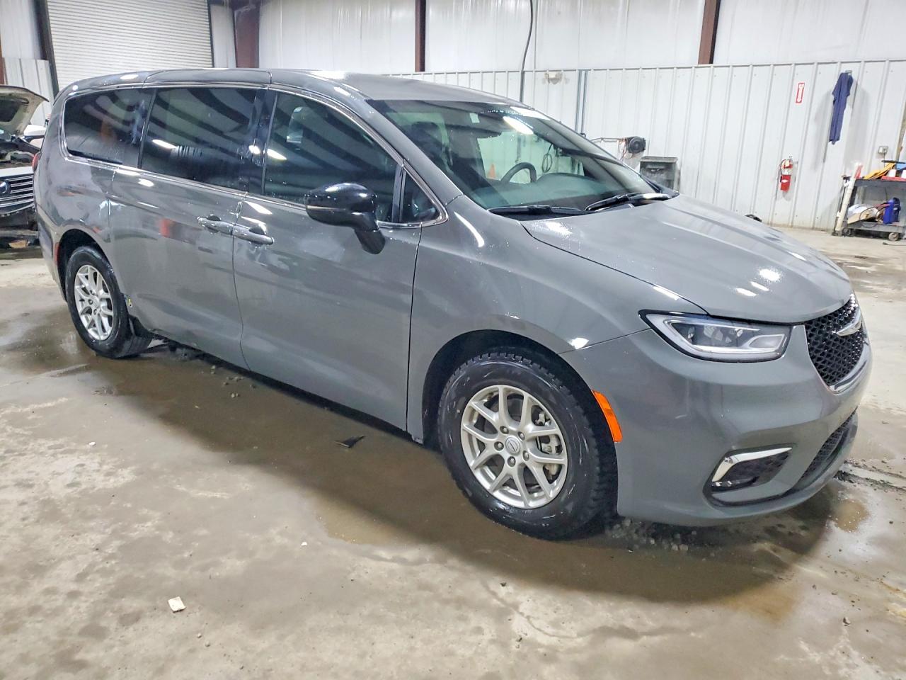 2C4RC1BG9SR587659 · 2025 CHRYSLER PACIFICA · 4/14
