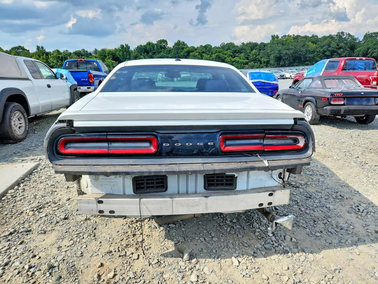 2C3CDZAT3FH702305 · 2015 DODGE CHALLENGER · 6/12